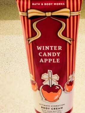 "Bath and Body Works" Winter Candy Apple 8 oz Ultimate Hydration Body Cream
